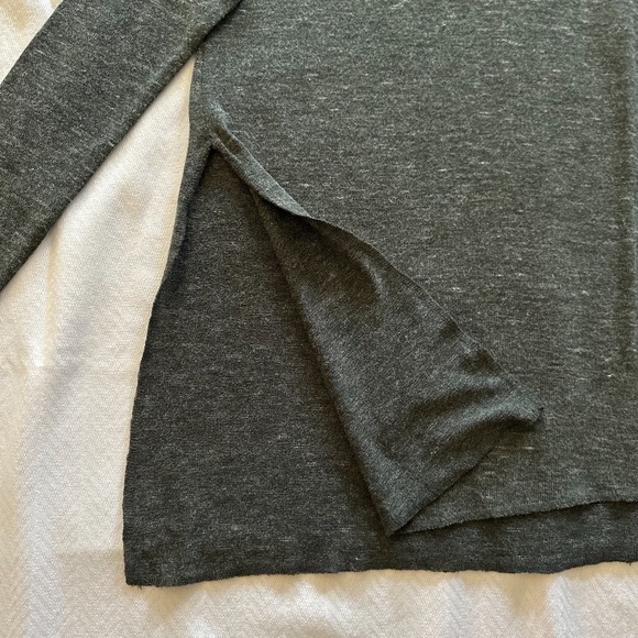 Wilfred Aritzia V Neck Sherbrooke Sweater, Size XS, Green - Picture 8 of 14